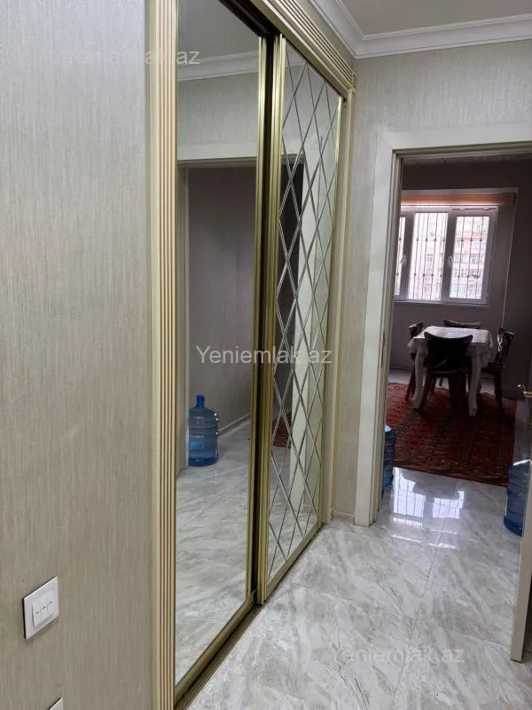 Satılır 2 otaqlı köhnə tikili 60 m²