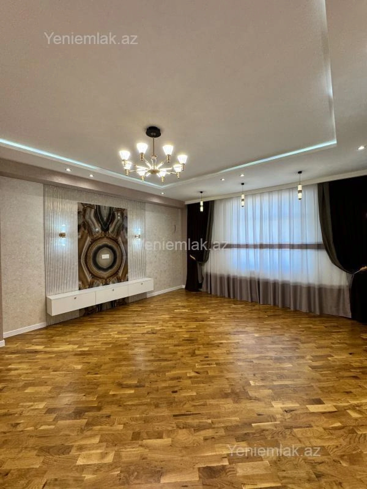 Satılır 3 otaqlı yeni tikili 115 m²