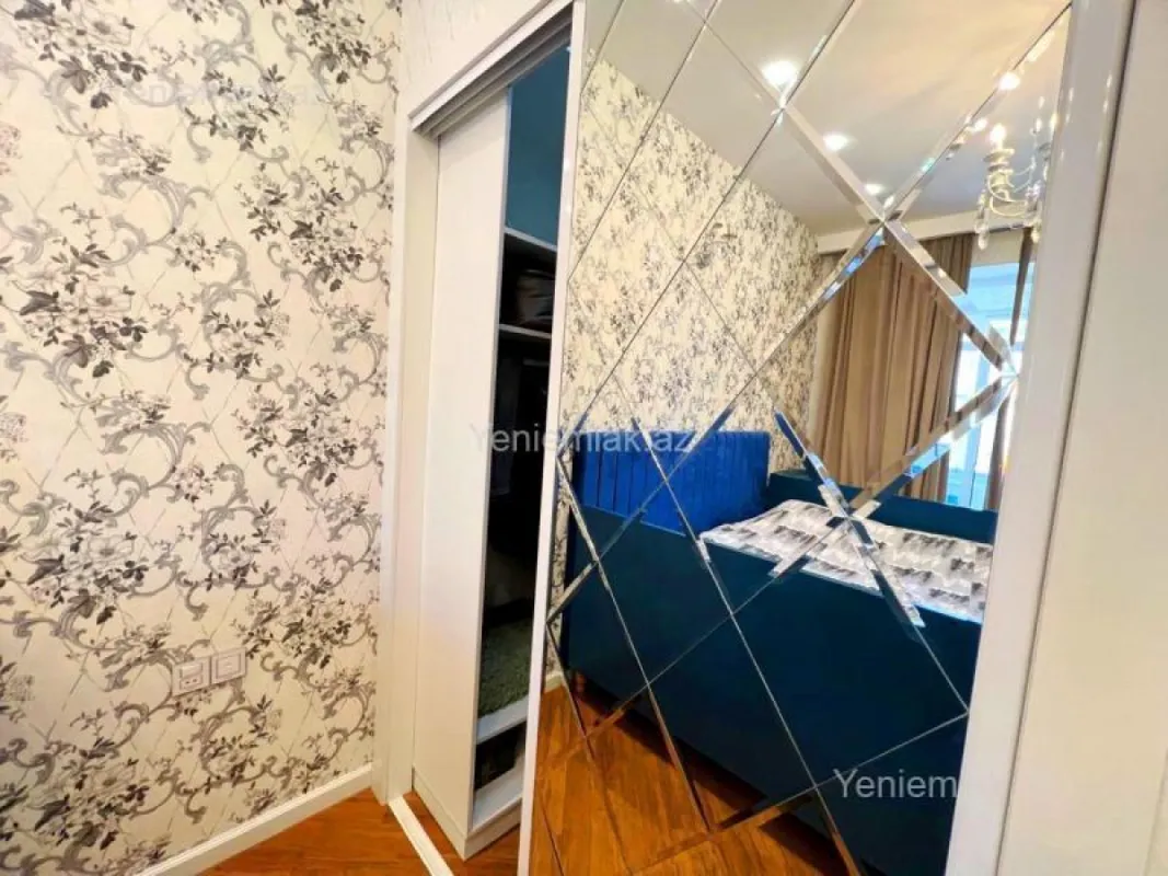 Satılır 3 otaqlı köhnə tikili 90 m²