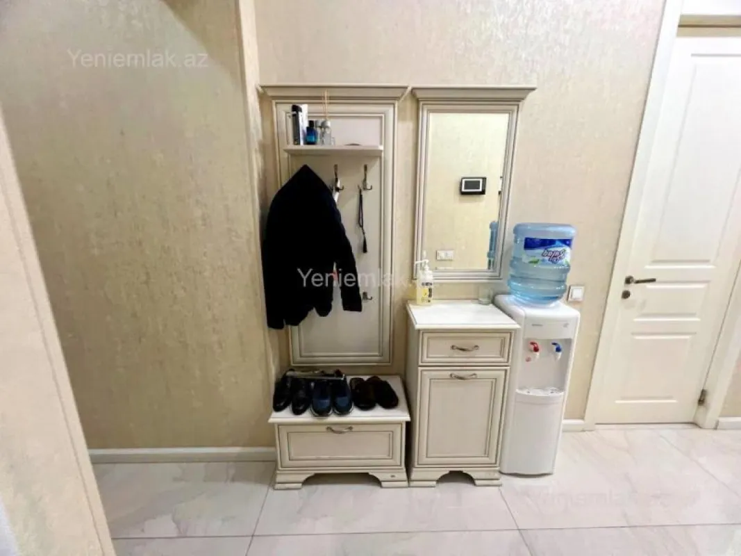 Satılır 3 otaqlı köhnə tikili 90 m²