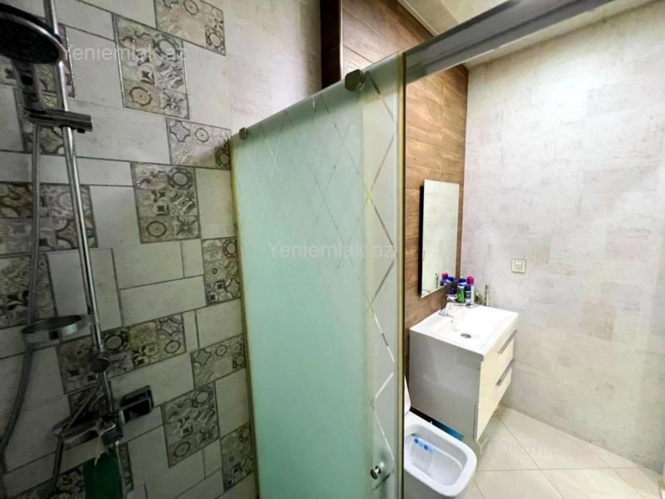 Satılır 3 otaqlı köhnə tikili 90 m²