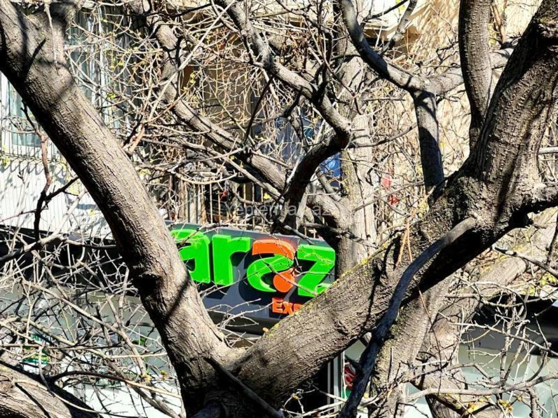 Satılır 3 otaqlı köhnə tikili 90 m²