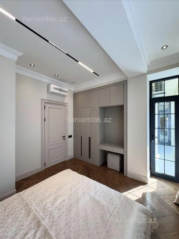 Satılır 4 otaqlı yeni tikili 165 m²