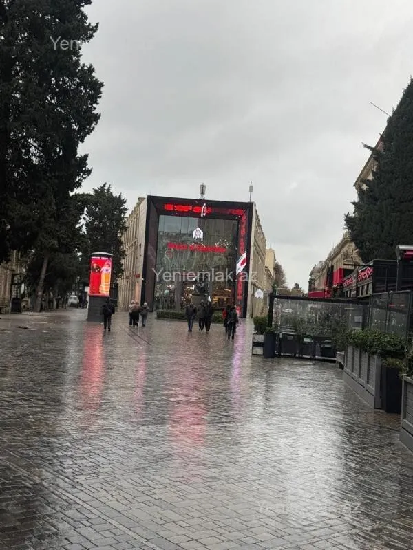 Satılır 2 otaqlı köhnə tikili 100 m²