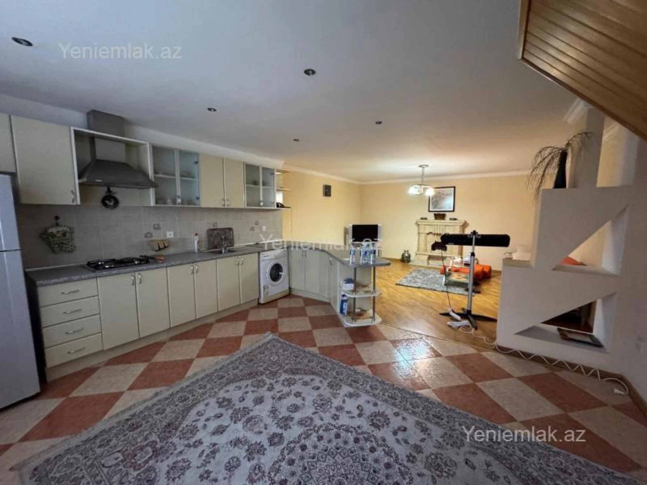 Satılır 2 otaqlı köhnə tikili 100 m²