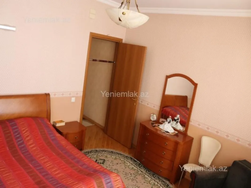 Satılır 3 otaqlı yeni tikili 135 m²