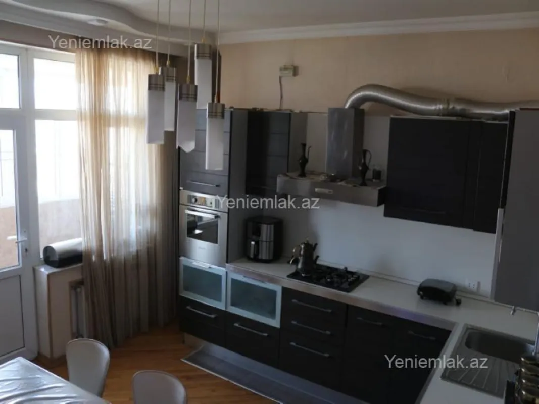 Satılır 3 otaqlı yeni tikili 135 m²