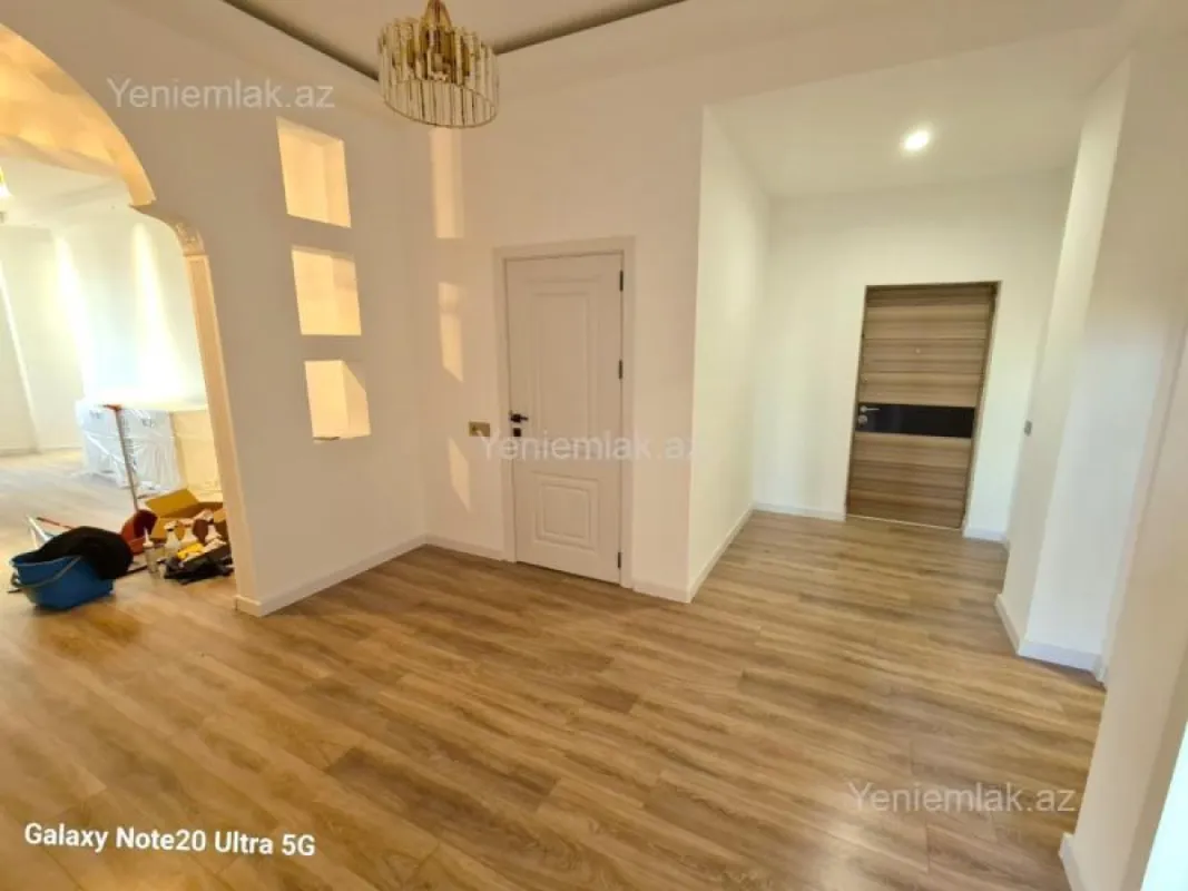 Satılır 3 otaqlı yeni tikili 130 m²