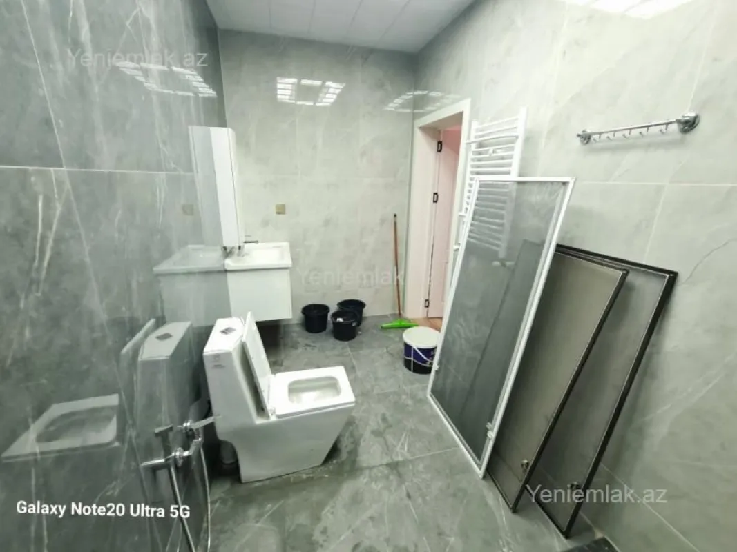 Satılır 3 otaqlı yeni tikili 130 m²