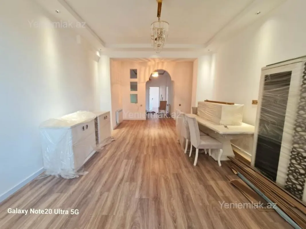 Satılır 3 otaqlı yeni tikili 130 m²