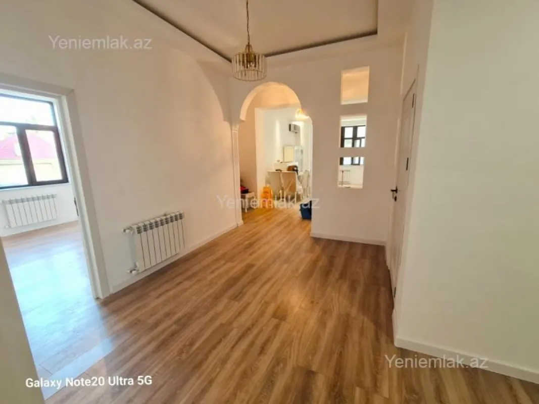 Satılır 3 otaqlı yeni tikili 130 m²