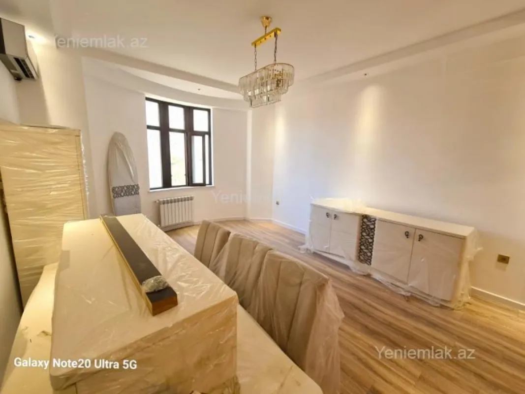 Satılır 3 otaqlı yeni tikili 130 m²