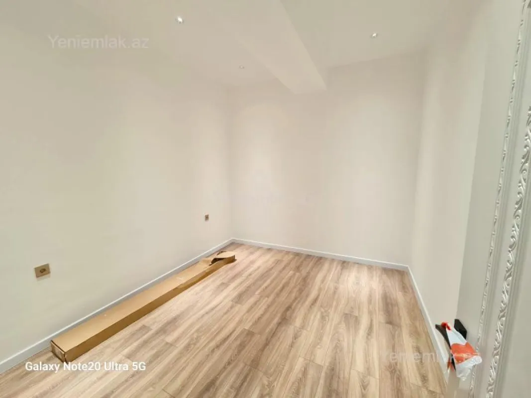 Satılır 3 otaqlı yeni tikili 130 m²