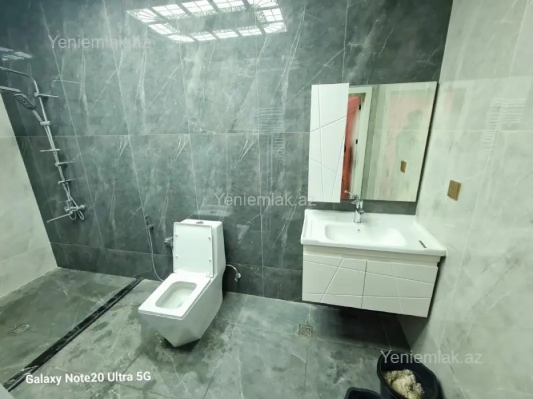 Satılır 3 otaqlı yeni tikili 130 m²