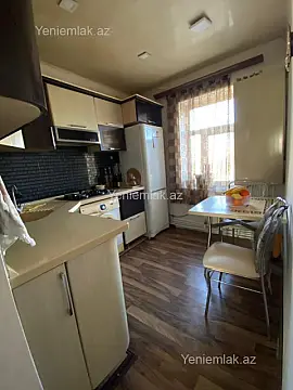 Satılır 2 otaqlı köhnə tikili 60 m²