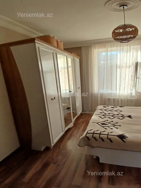 Satılır 2 otaqlı köhnə tikili 60 m²