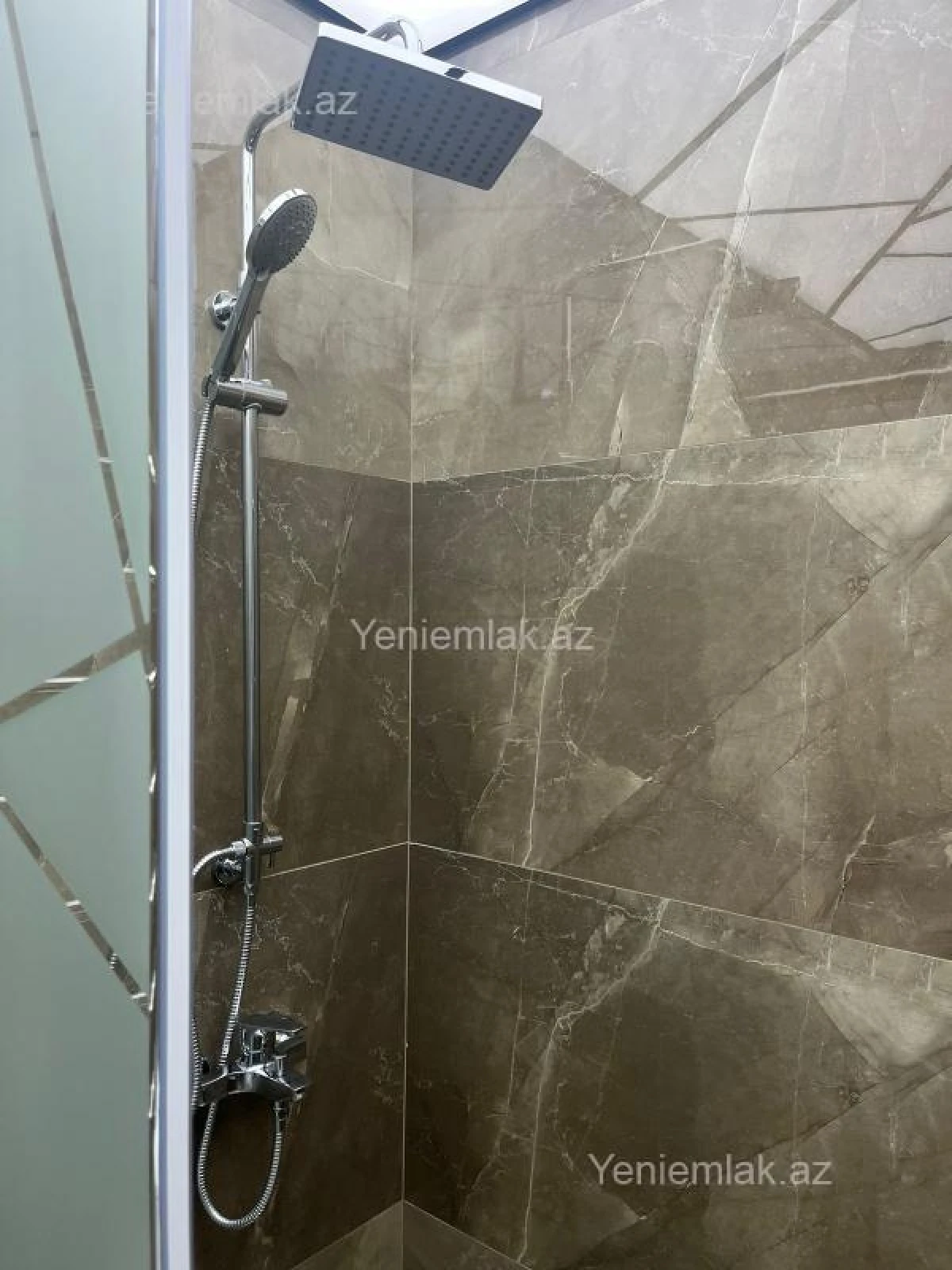 Satılır 3 otaqlı yeni tikili 120 m²