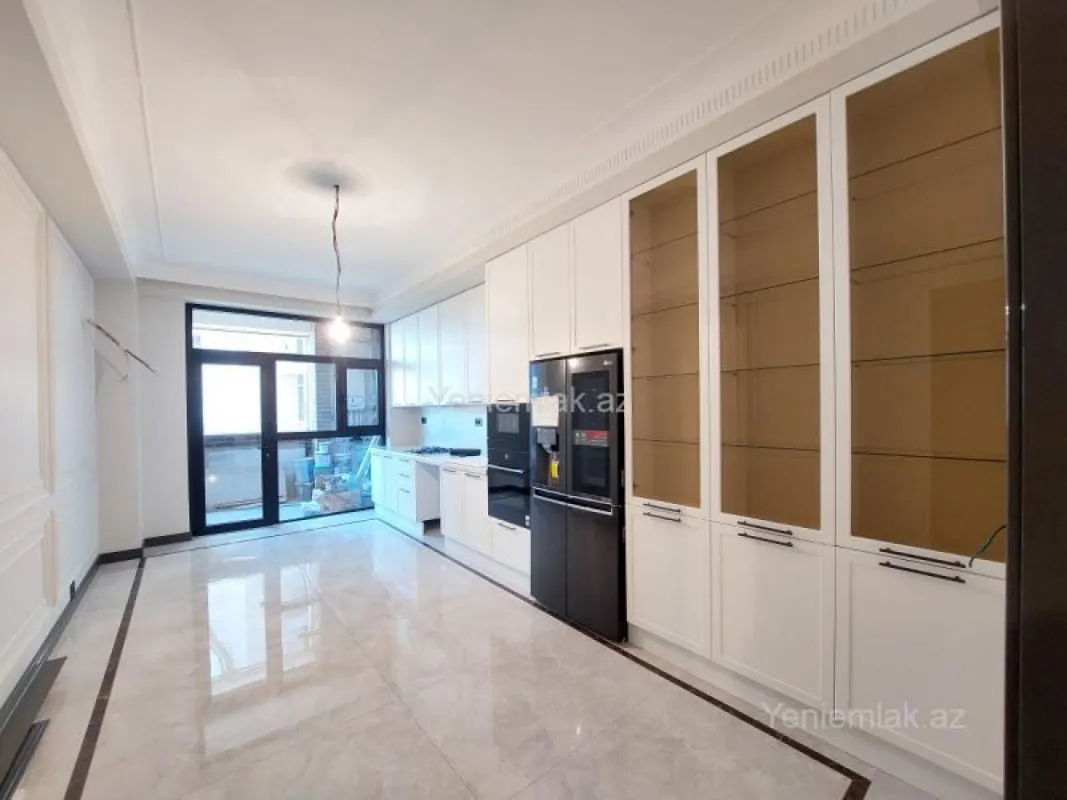 Satılır 4 otaqlı yeni tikili 225 m²