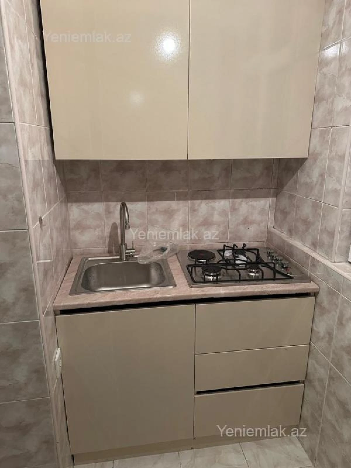 Satılır 2 otaqlı köhnə tikili 40 m²