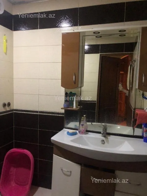 Satılır 3 otaqlı köhnə tikili 100 m²