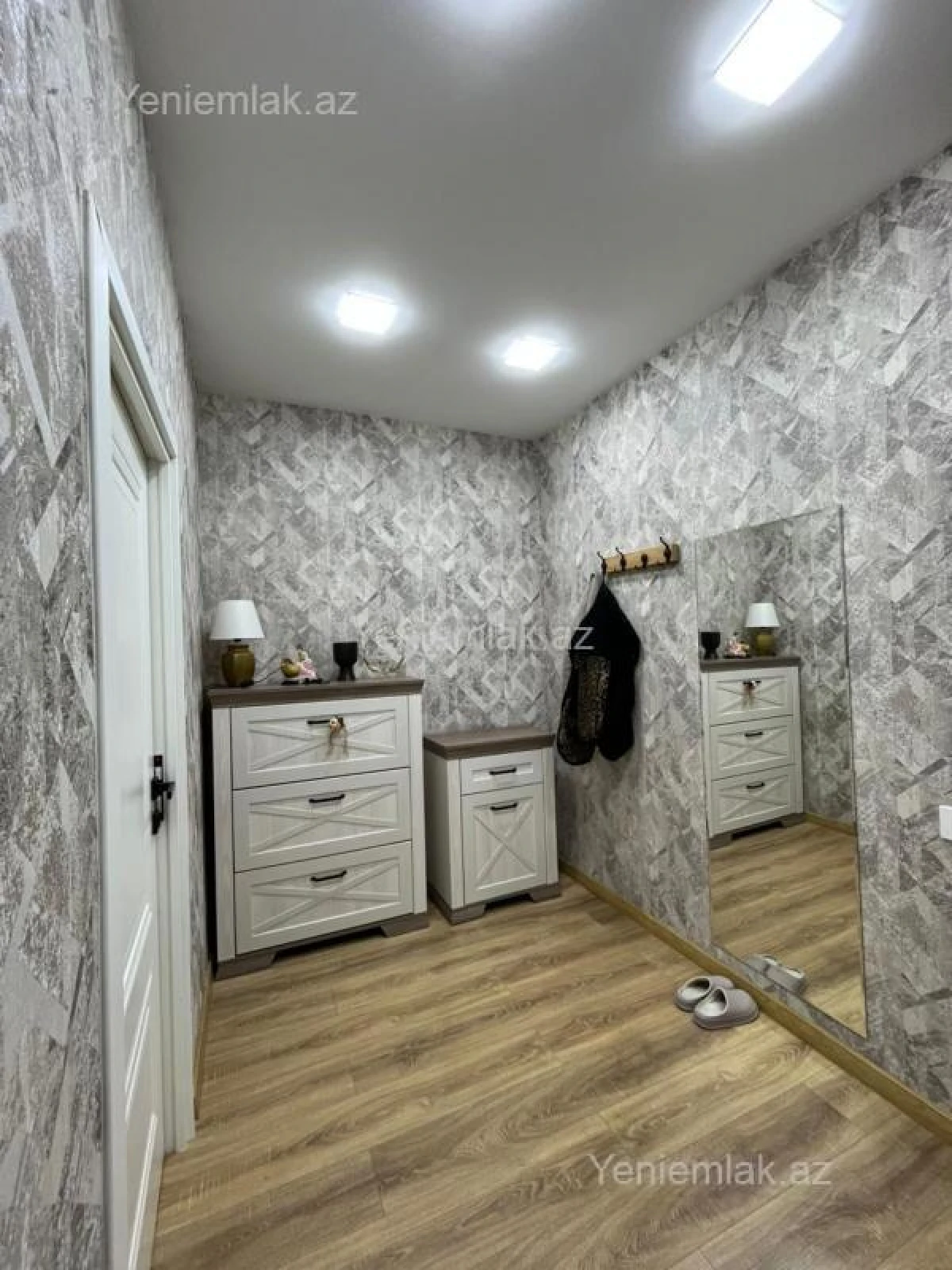 Satılır 2 otaqlı köhnə tikili 68 m²