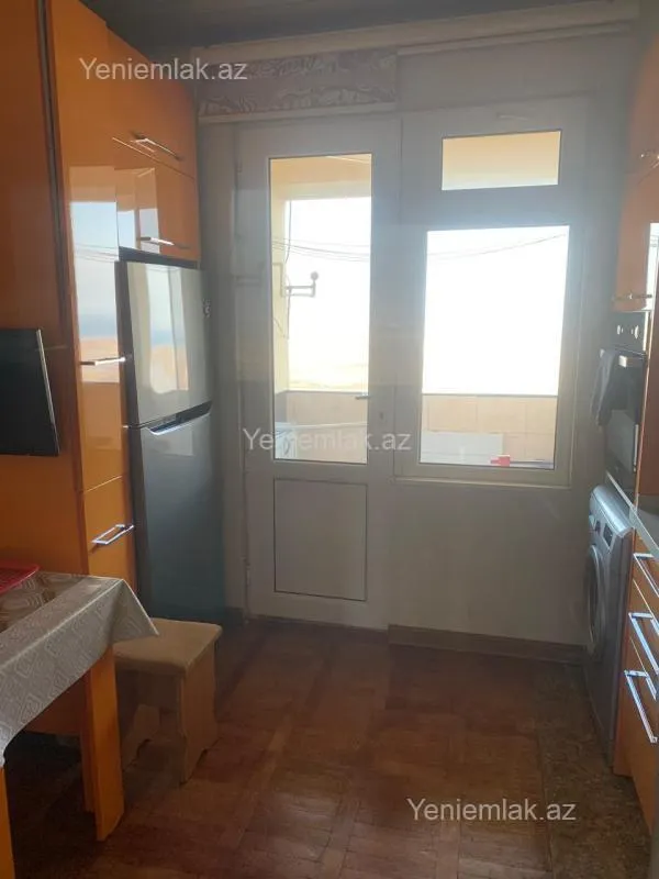 Satılır 3 otaqlı köhnə tikili 80 m²
