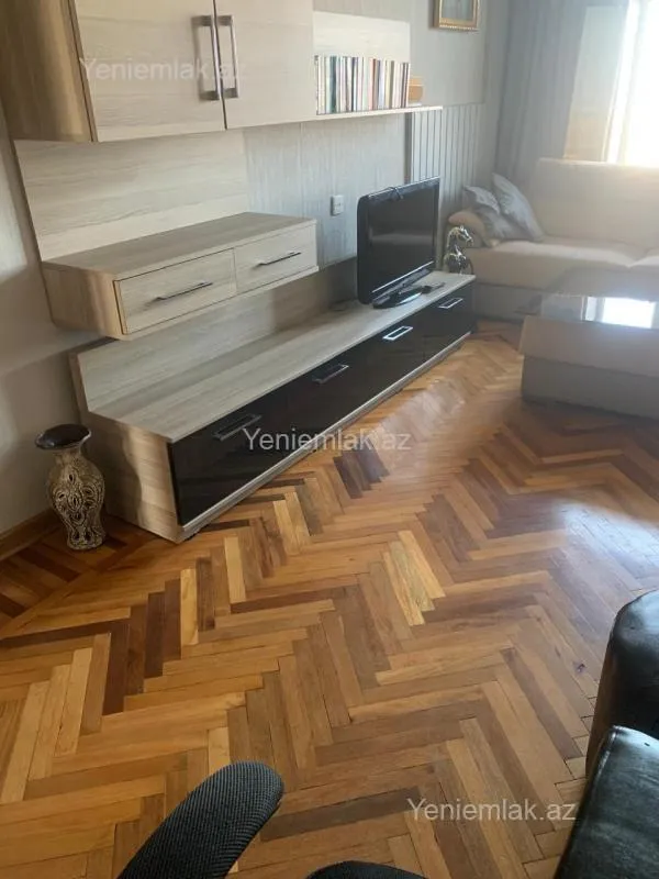 Satılır 3 otaqlı köhnə tikili 80 m²