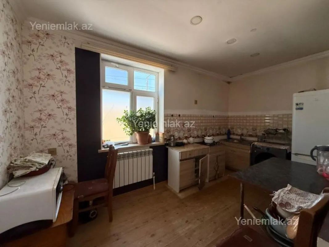 Satılır 4 otaqlı həyət evi 100 m²