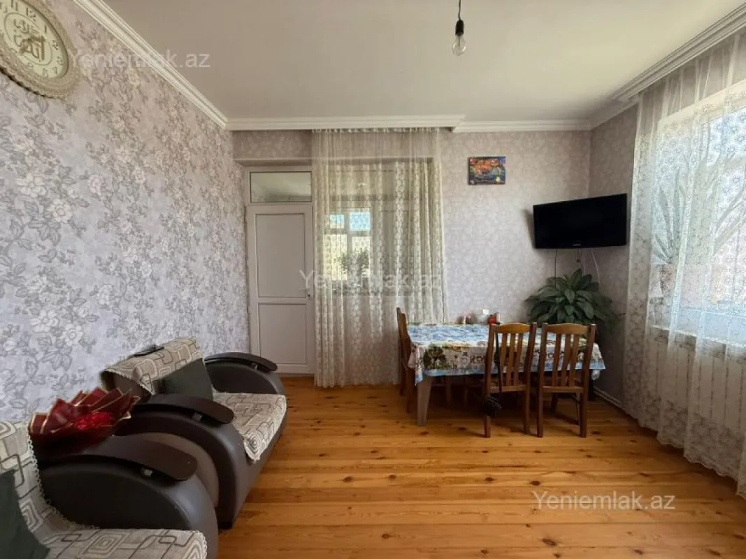 Satılır 4 otaqlı həyət evi 100 m²