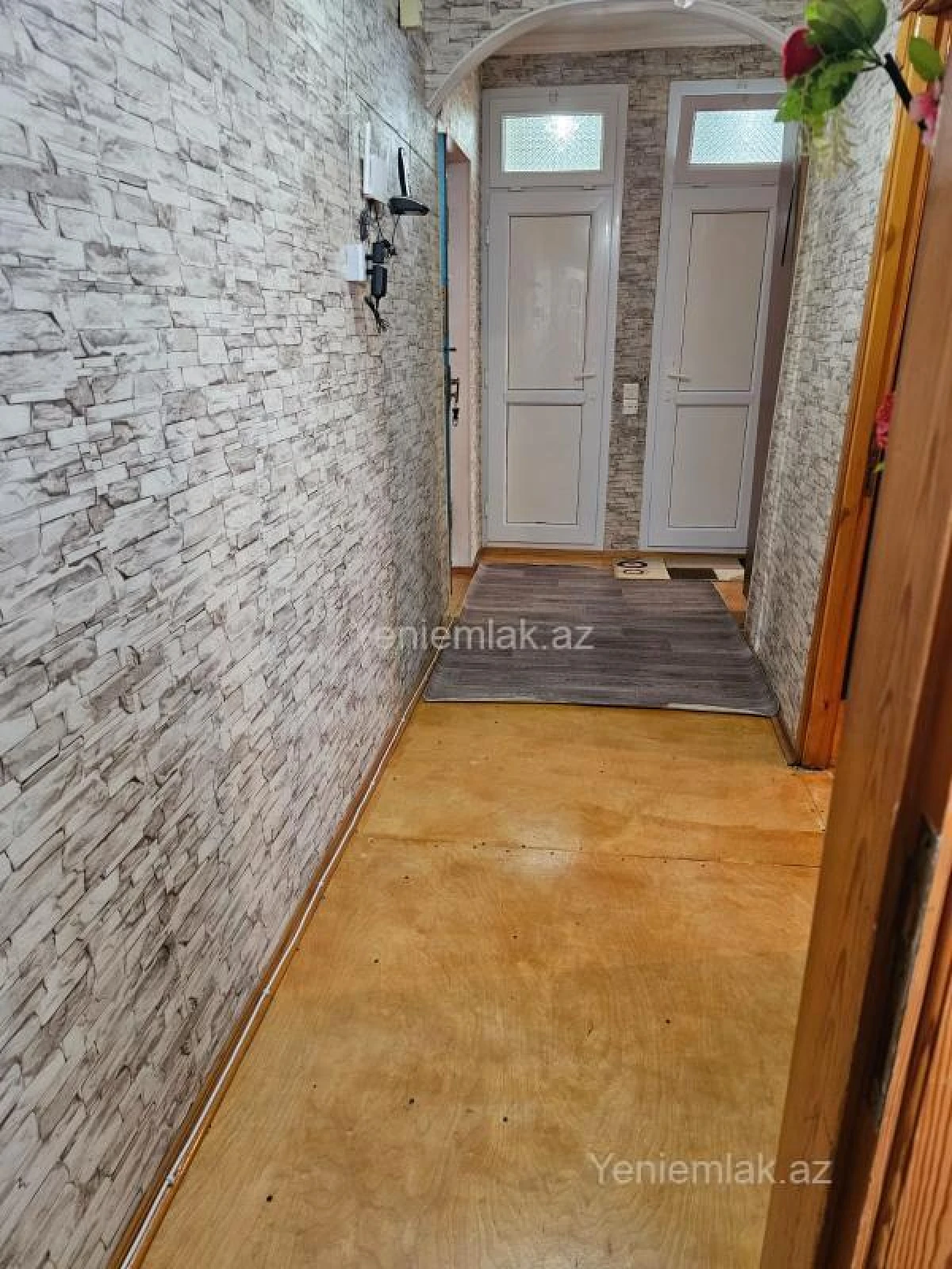 Satılır 2 otaqlı köhnə tikili 55 m²