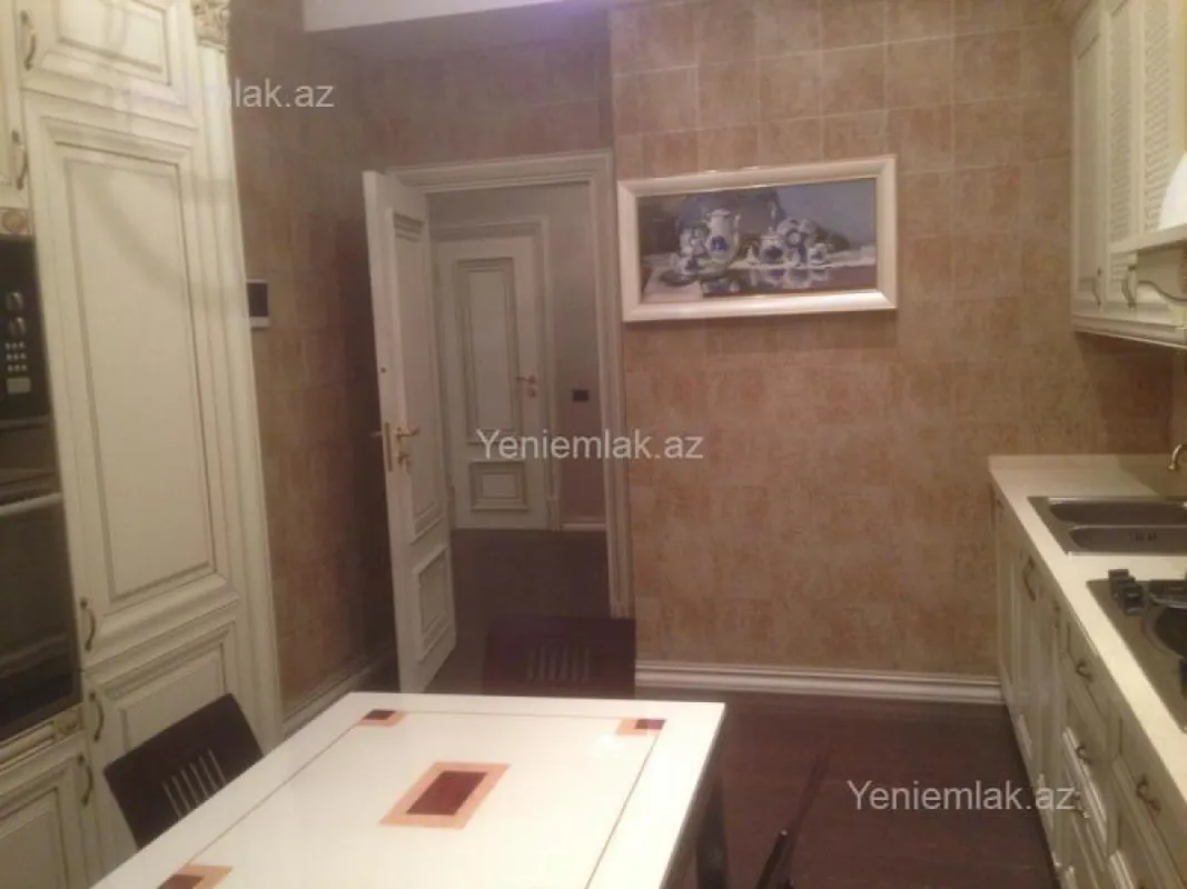 Satılır 4 otaqlı yeni tikili 170 m²