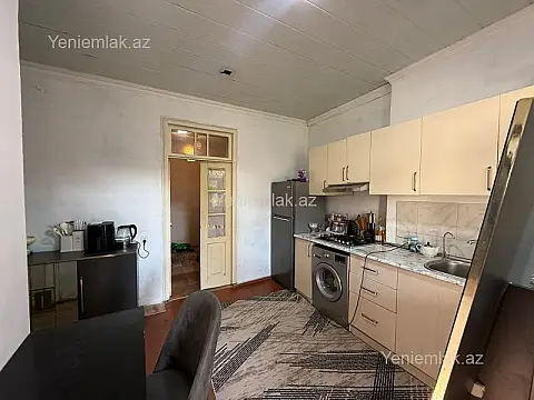 Satılır 3 otaqlı köhnə tikili 100 m²