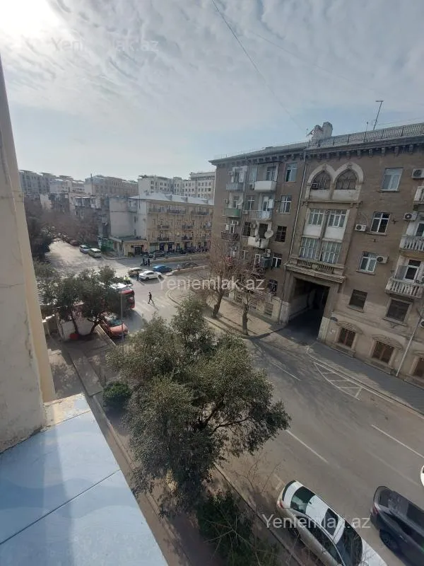 Satılır 2 otaqlı köhnə tikili 60 m²