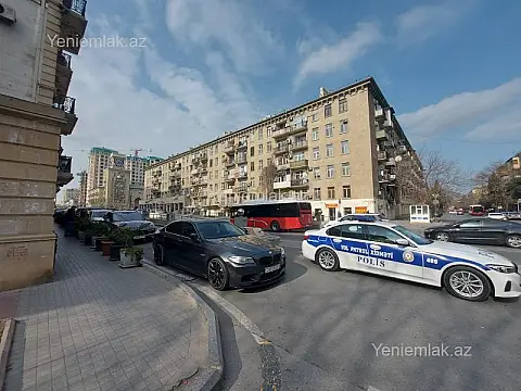 Satılır 2 otaqlı köhnə tikili 60 m²