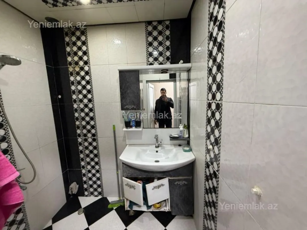 Satılır 4 otaqlı köhnə tikili 110 m²