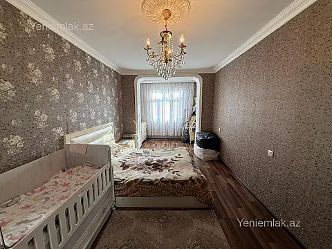 Satılır 4 otaqlı köhnə tikili 110 m²
