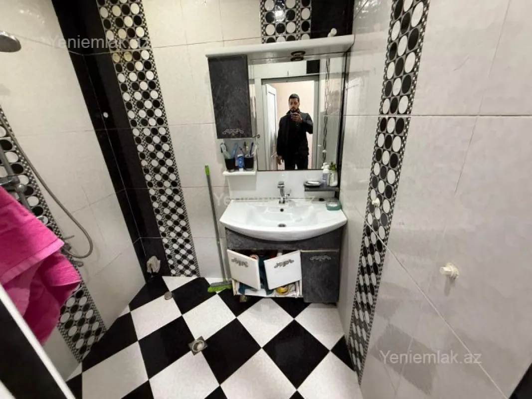 Satılır 4 otaqlı köhnə tikili 110 m²