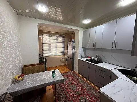 Satılır 4 otaqlı köhnə tikili 110 m²