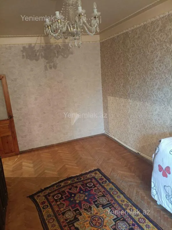 Satılır 3 otaqlı köhnə tikili 80 m²