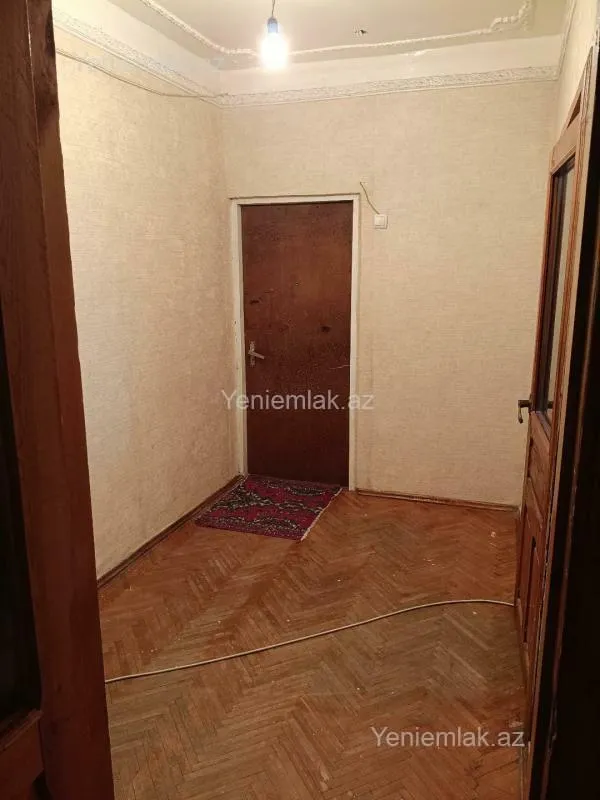 Satılır 3 otaqlı köhnə tikili 80 m²