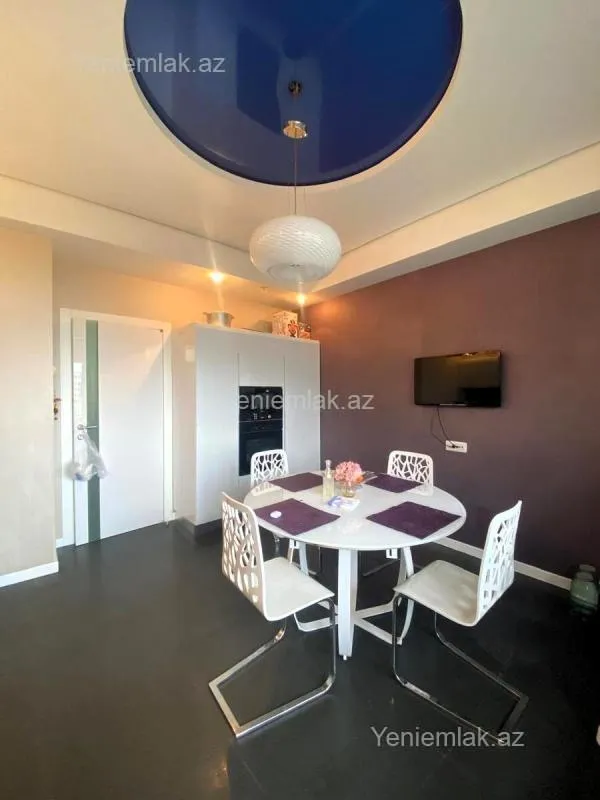 Satılır 3 otaqlı yeni tikili 160 m²