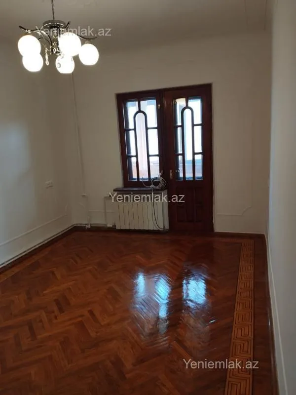 Satılır 3 otaqlı köhnə tikili 75 m²