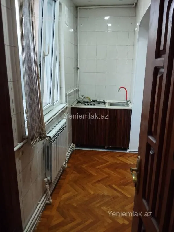 Satılır 3 otaqlı köhnə tikili 75 m²