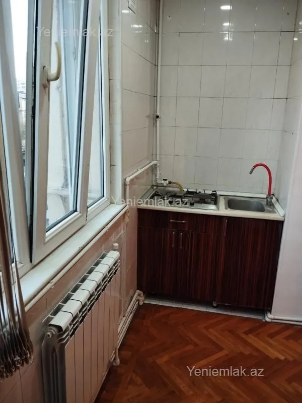 Satılır 3 otaqlı köhnə tikili 75 m²