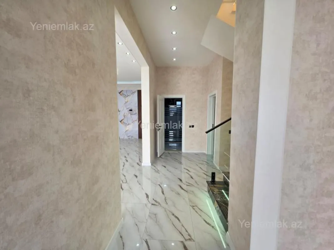 Satılır 5 otaqlı həyət evi 200 m²