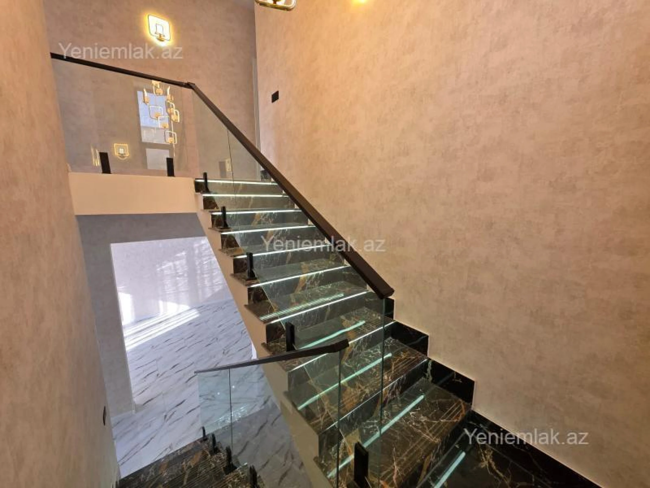 Satılır 5 otaqlı həyət evi 200 m²