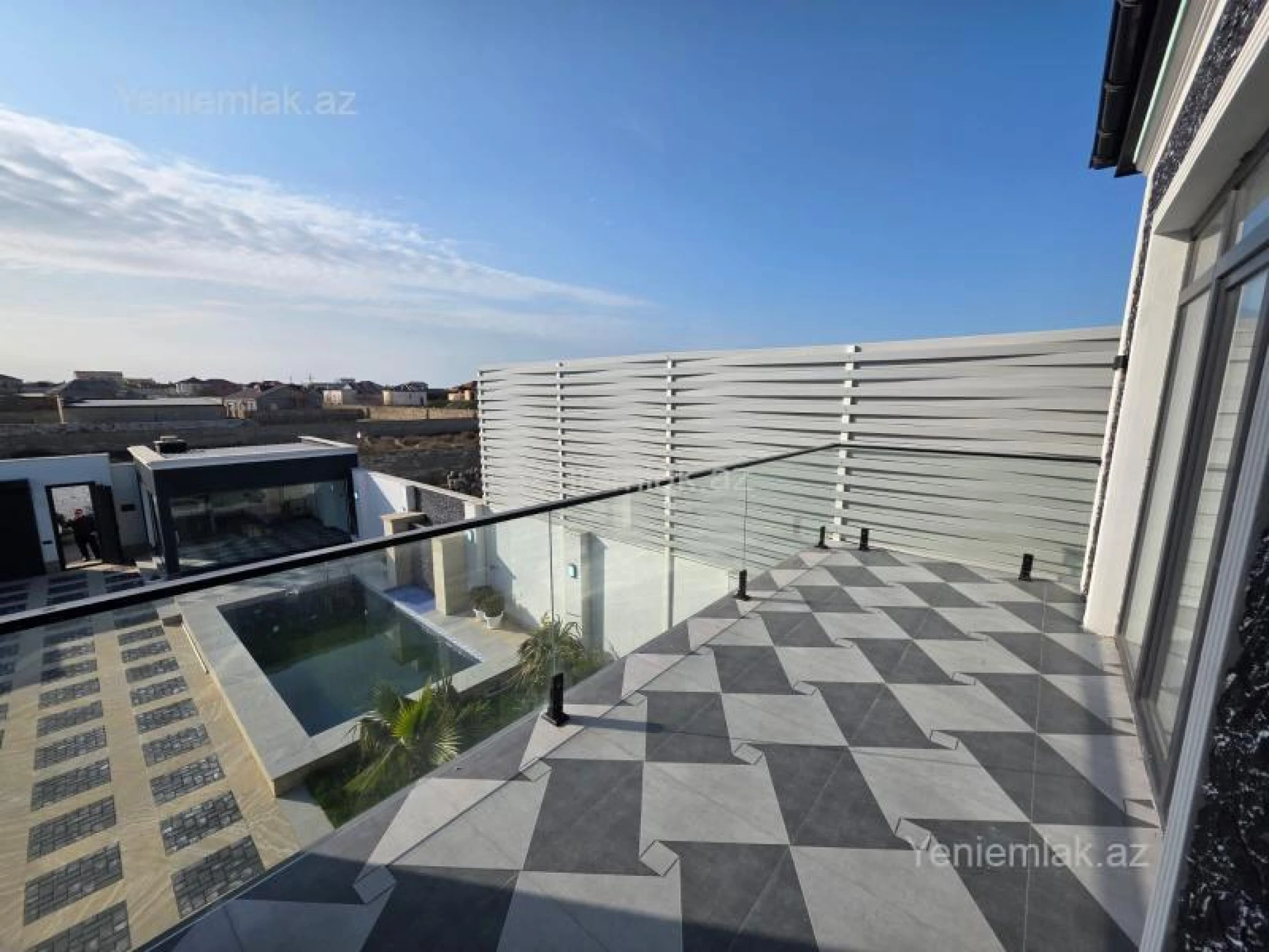 Satılır 5 otaqlı həyət evi 200 m²