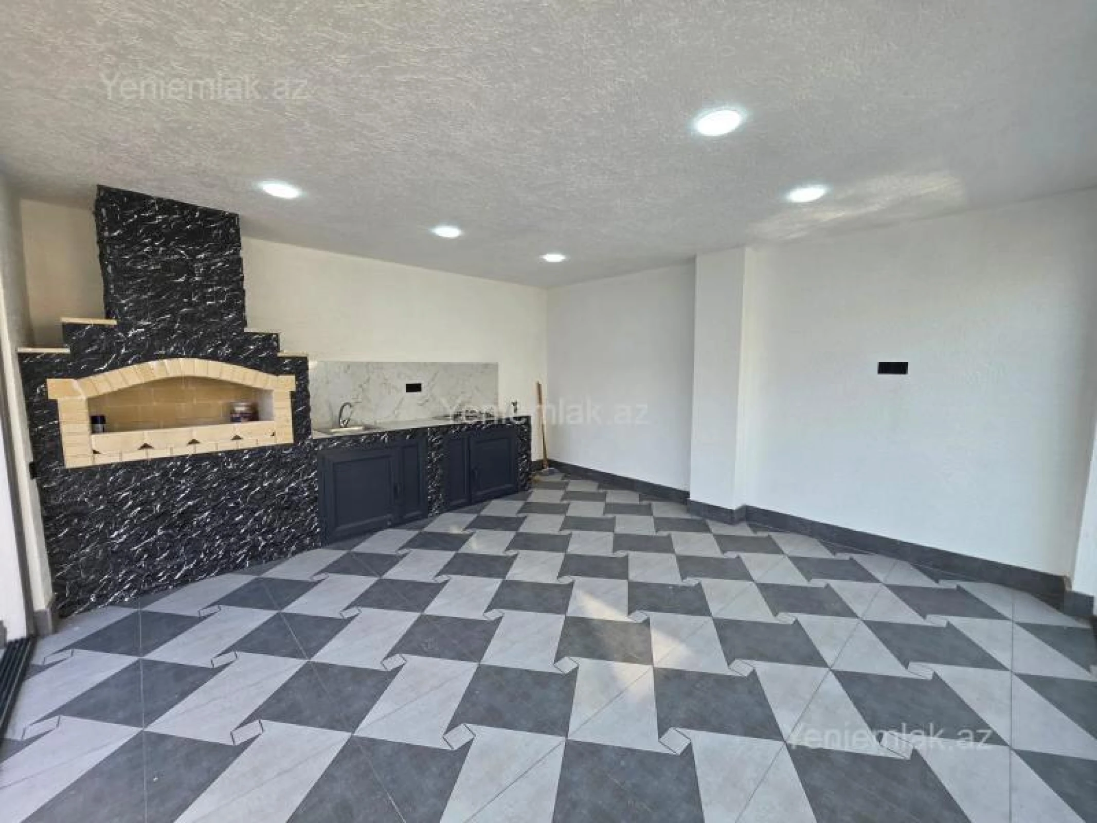 Satılır 5 otaqlı həyət evi 200 m²