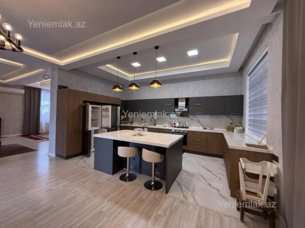 Satılır 7 otaqlı həyət evi 600 m²