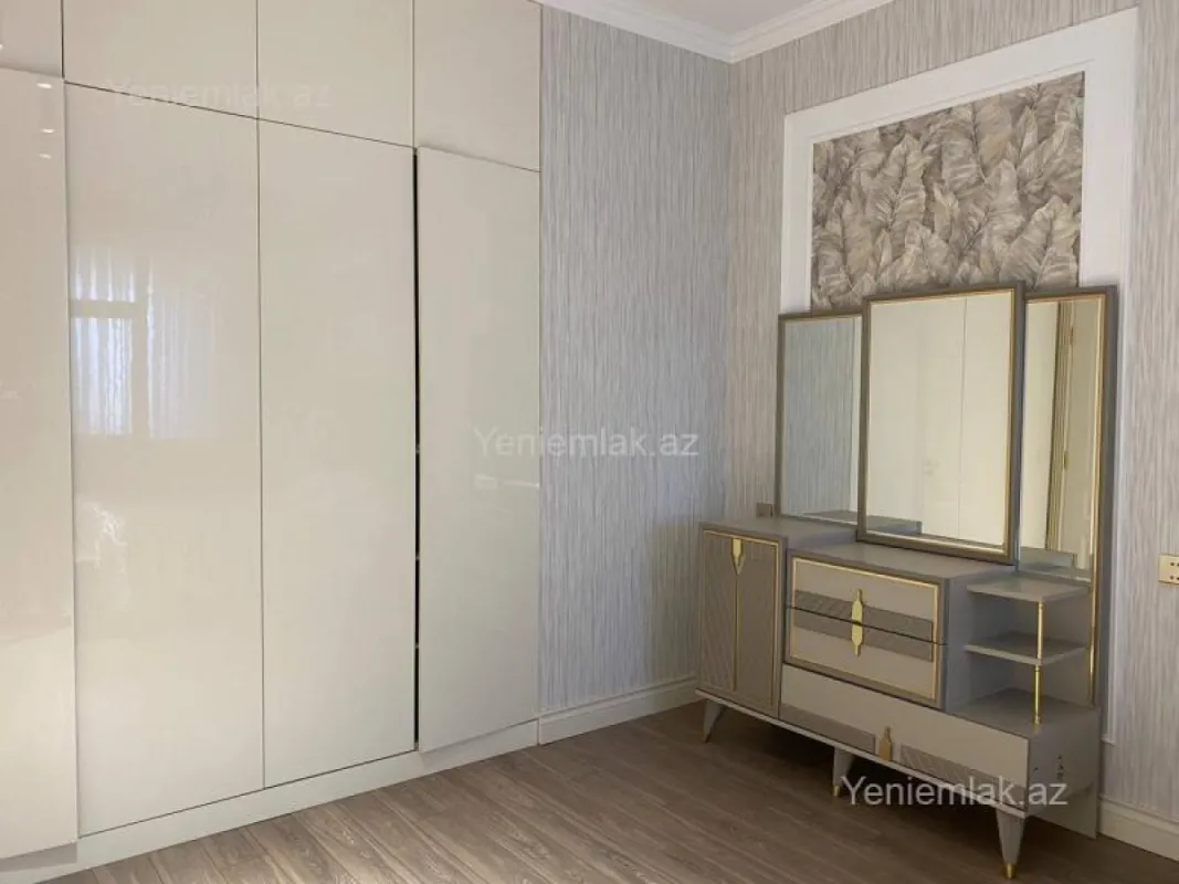 Satılır 3 otaqlı yeni tikili 125 m²